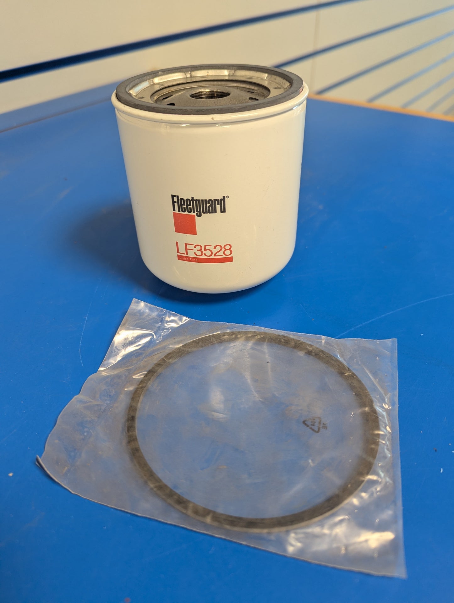 Fleet guard Lube Filter 3528