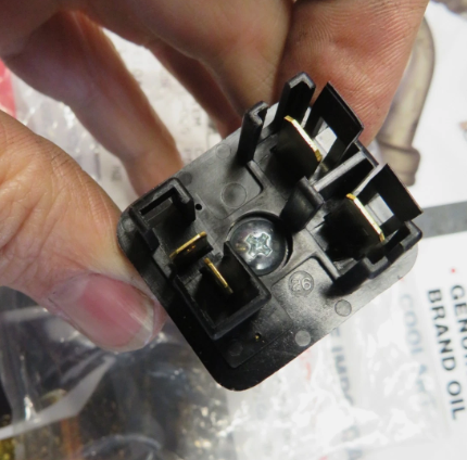 Isuzu Glow plug relay 24v 8944607061 RC11-110 4HK1