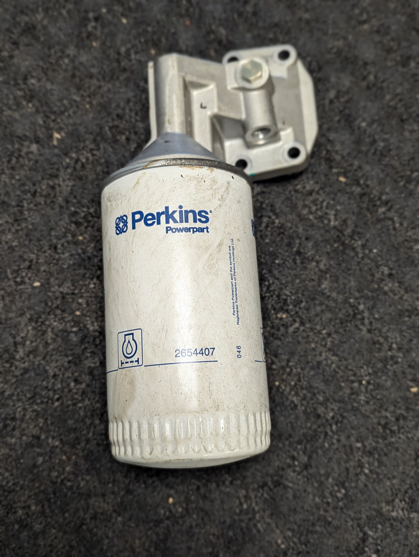 Perkins Oil Filter and Housing