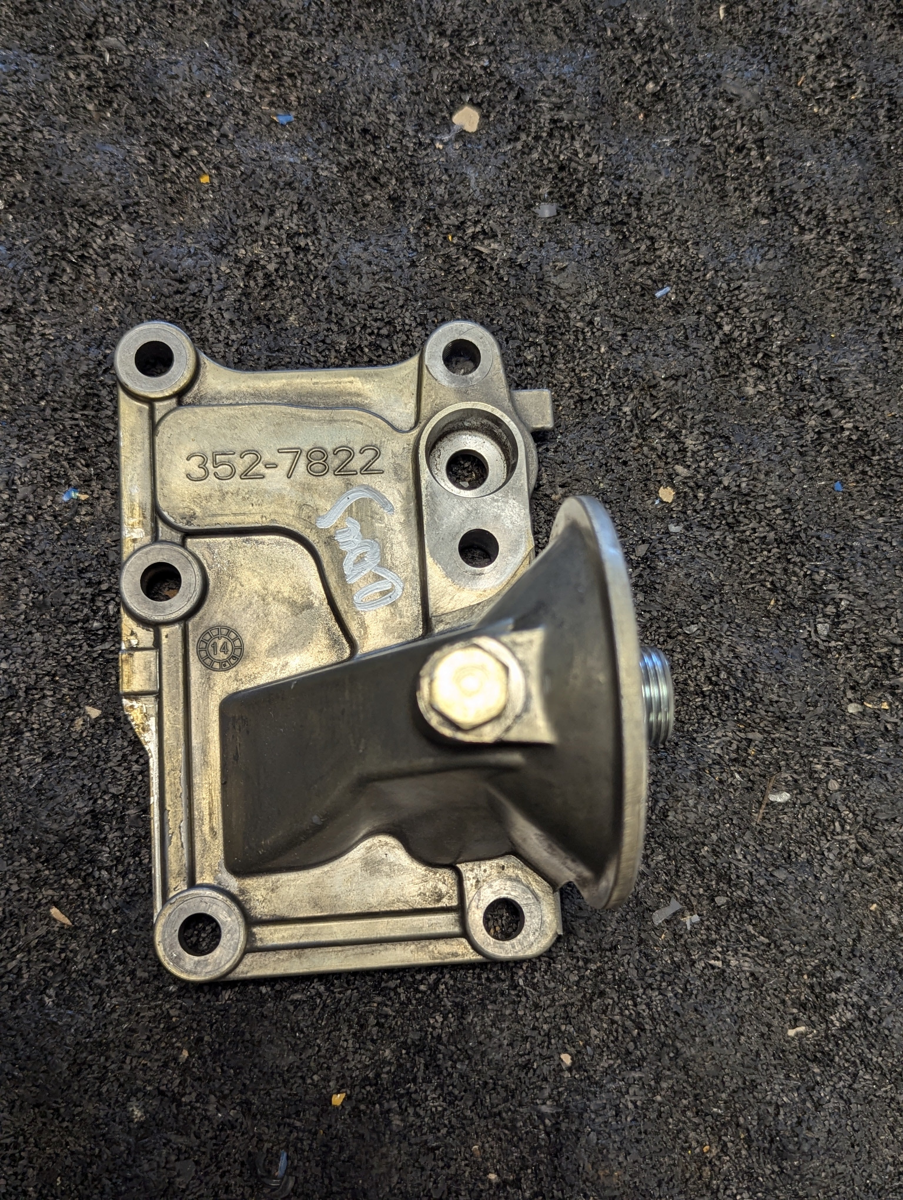 3215967 CAT Filter housing – Industrial Engines Shop