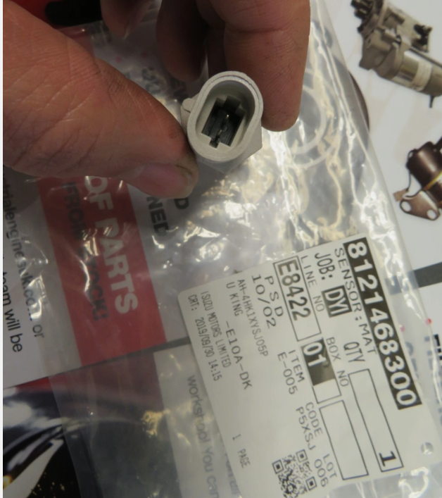 Isuzu air temperature sensor 8121468300 Genuine Isuzu 4HK1